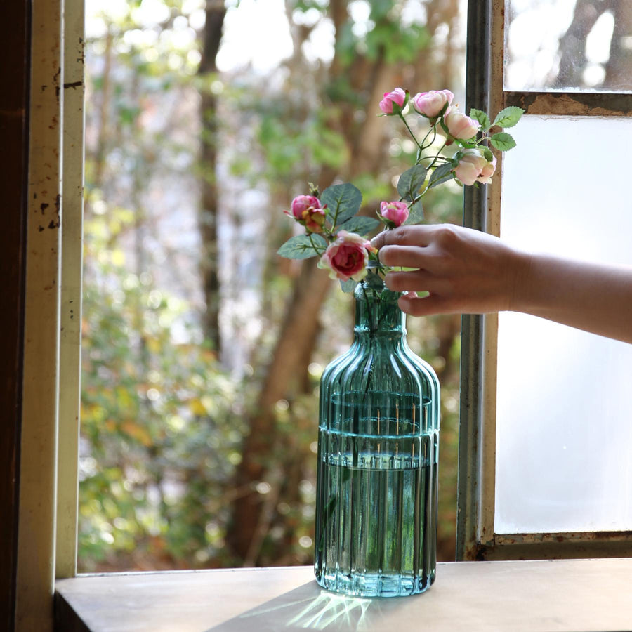 Metropolitan Elegance Ribbed Glass Flower Vase
